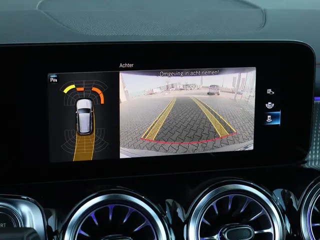 Mercedes-Benz EQB 300 4MATIC AMG line 2022 Elektrisch 23