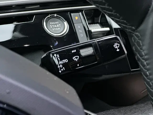 Peugeot e-3008 Allure 210pk 73 kWh 2024 Elektrisch 31