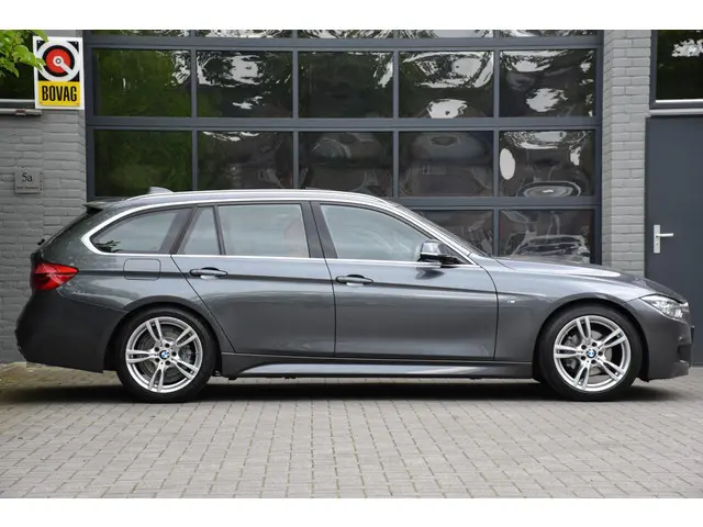 BMW 3 Serie Touring 320i M sport 2017 Benzine 7