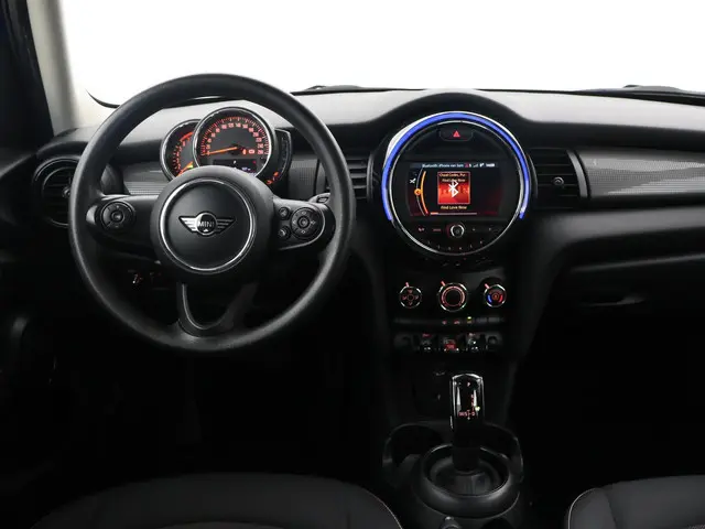 MINI 5-Deurs Mini 1.5 COOPER SALT AUT. 2018 Benzine 3