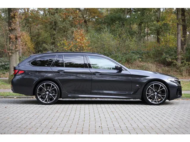 BMW 5 Serie Touring 530i High Executive 2023 Benzine 7