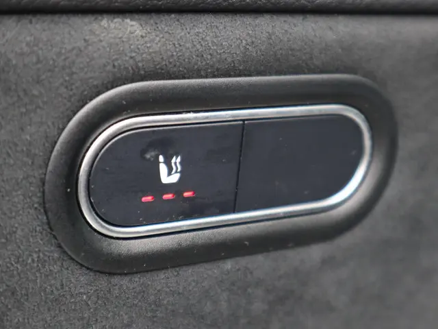 Mercedes-Benz CLA 250 e AMG Line 2023 Hybride Benzine 15