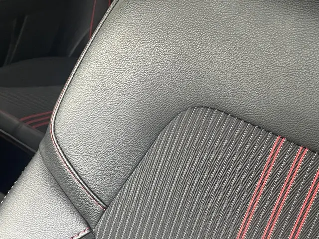 Renault Captur 1.3 mild hybrid 160 R.S. Line 2023 Benzine 24