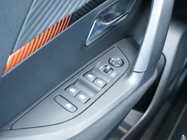 Peugeot 2008 1.2 PureTech Active Pack 2021 Benzine 21