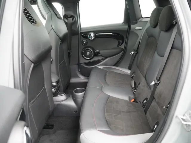 MINI 5-Deurs Cooper Dalston Edition 2021 Benzine 13