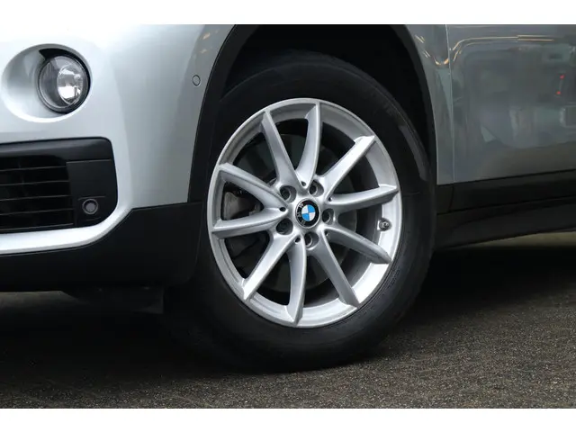 BMW X1 sDrive20i Executive Edition 2019 Benzine 4