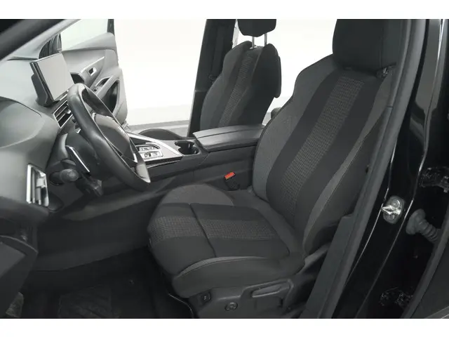 Peugeot 5008 PureTech 130 EAT8 Active 2021 Benzine 30