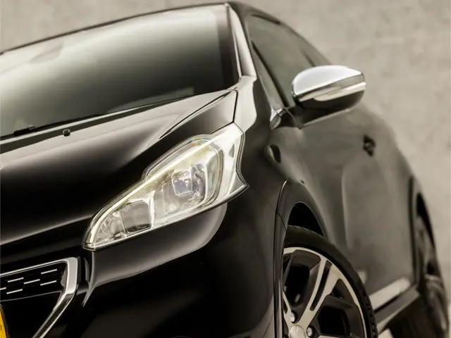 Peugeot 208 1.6 THP GTi 2013 Benzine 29