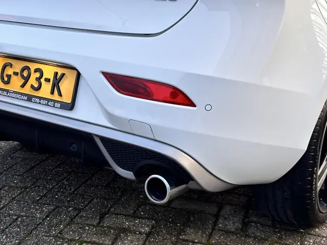 Volvo V40 2.0 T2 R-Design 2016 Benzine 31