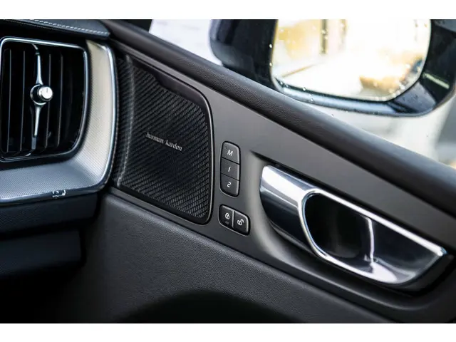 Volvo XC60 B5 Ultimate Dark 2023 Benzine 25