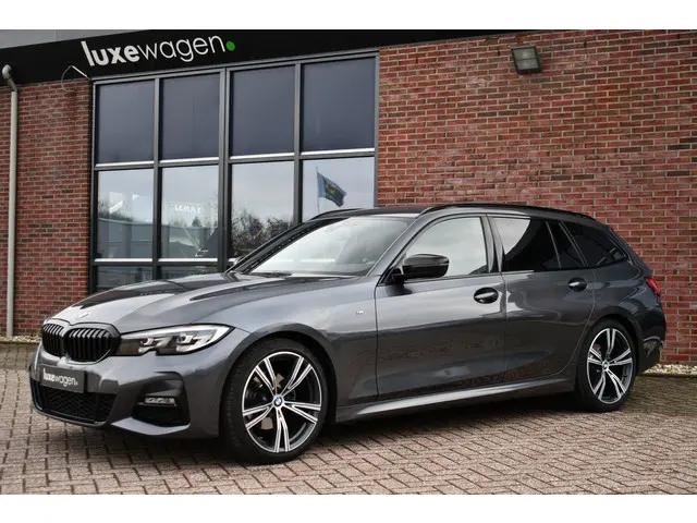 BMW 3 Serie Touring 320i M-Sport 2020 Benzine 31