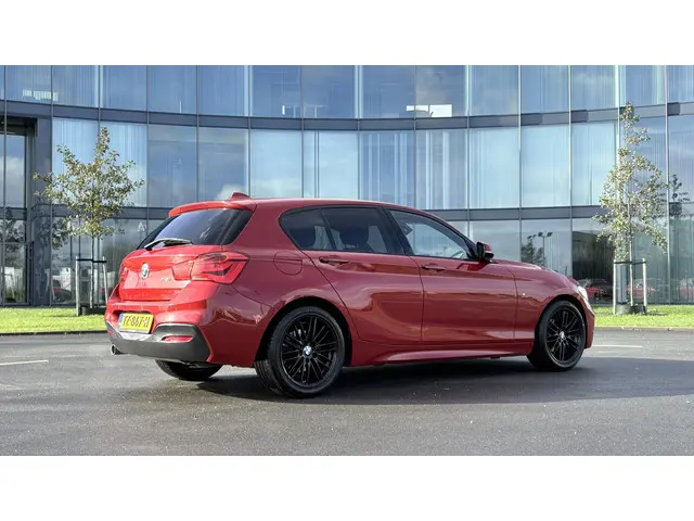 BMW 1 Serie 118i Executive 2018 Benzine 3