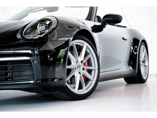 Porsche 911 Carrera 4S Cabriolet 2020 Benzine 18