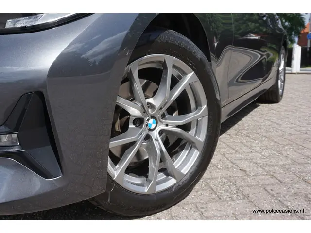 BMW 3 Serie Touring 320i 2020 Benzine 31