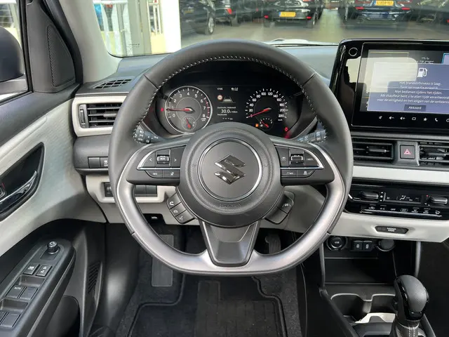 Suzuki Swift 1.2 Select Smart Hybrid 2024 Benzine 25