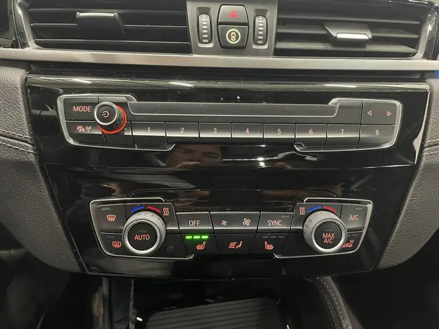 BMW X1 xDrive25e SportLine 2021 Hybride Benzine 24