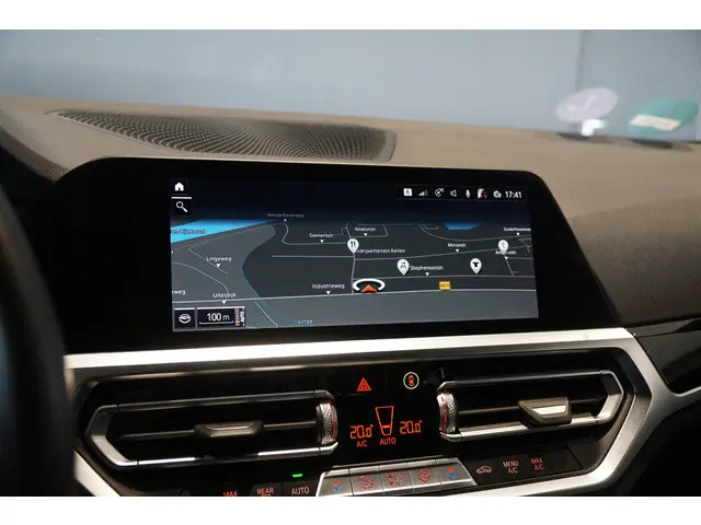 BMW 3 Serie Touring 318i High Executive 2021 Benzine 31