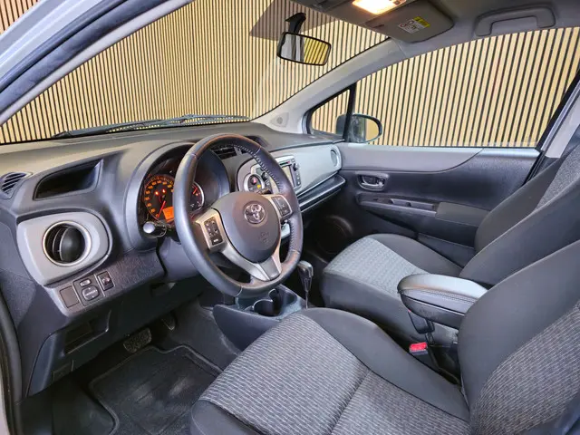 Toyota Yaris 1.3 VVT-i Aspiration 2013 Benzine 17