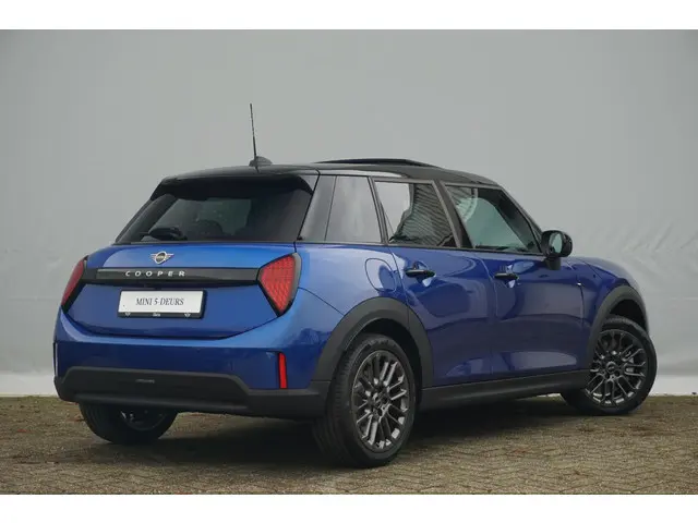 MINI 5-Deurs Cooper C 2025 Benzine 2