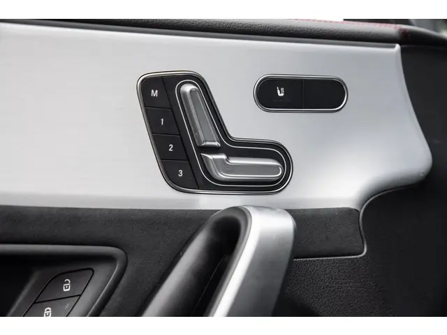 Mercedes-Benz CLA 180 AMG Line 2024 Benzine 43