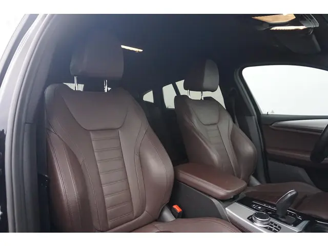 BMW X4 xDrive20i 2019 Benzine 7
