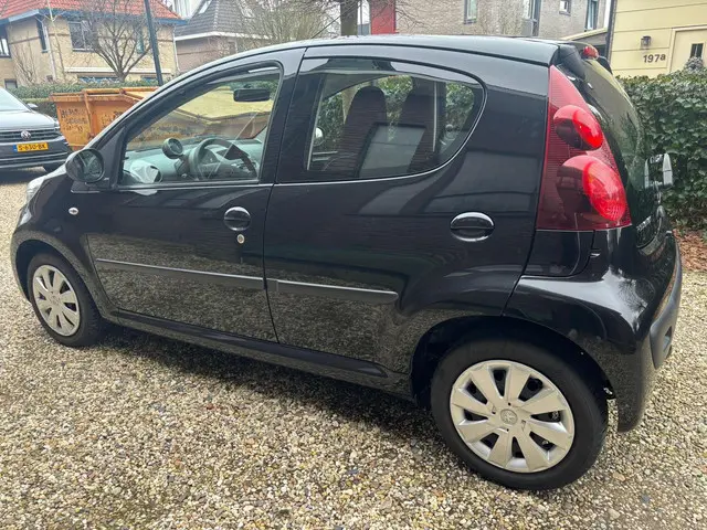 Peugeot 107 1.0 Active 2013 Benzine 4