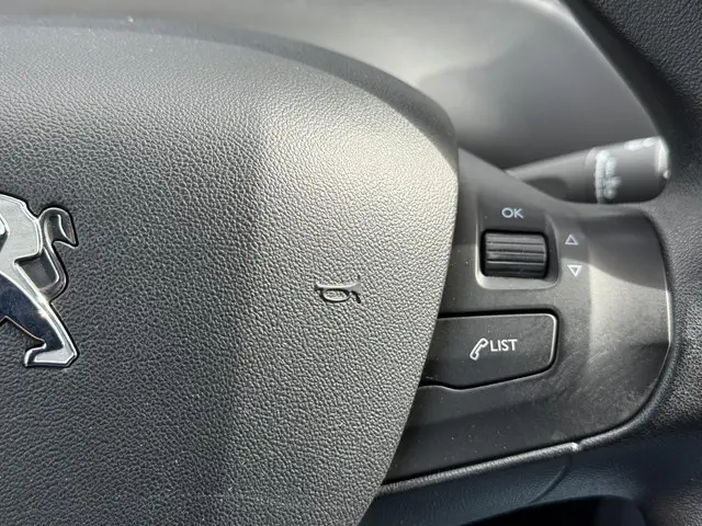 Peugeot 208 1.2 VTi Active 2014 Benzine 15
