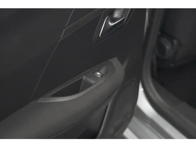 Peugeot 208 PureTech 100 EAT8 Active Pack 2023 Benzine 25