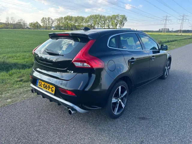 Volvo V40 2.0 T4 Bns Sport PRIJS IS EX BPM ! 2018 Benzine 8