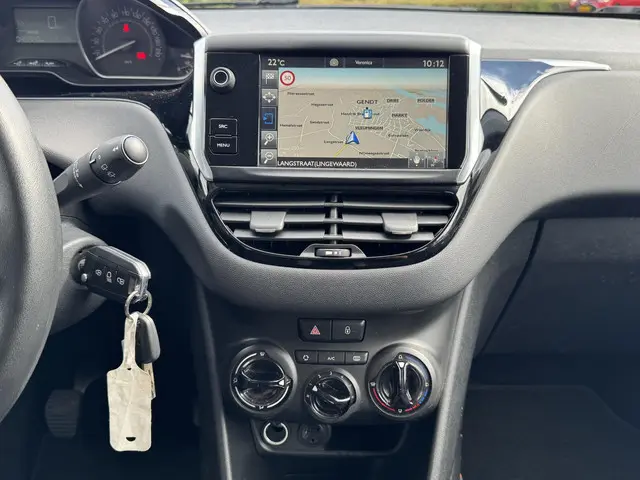 Peugeot 208 1.2 PureTech Blue Lion 2016 Benzine 24
