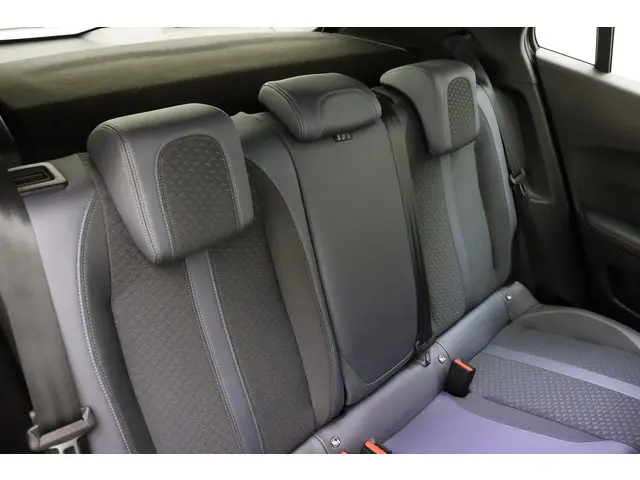 Peugeot 2008 1.2 PureTech Allure 2020 Benzine 16