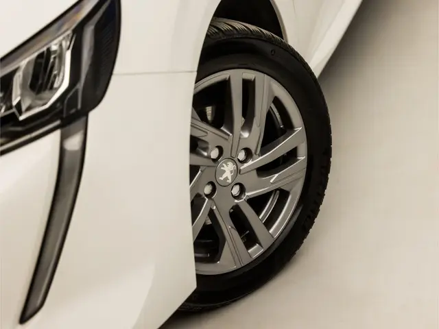 Peugeot 208 1.2 PureTech Sport 2020 Benzine 16