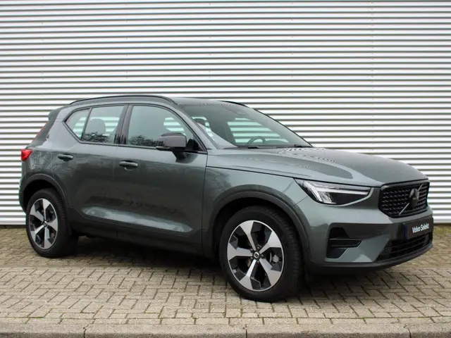 Volvo XC40 2.0 B4 Plus Dark 2025 Benzine 3