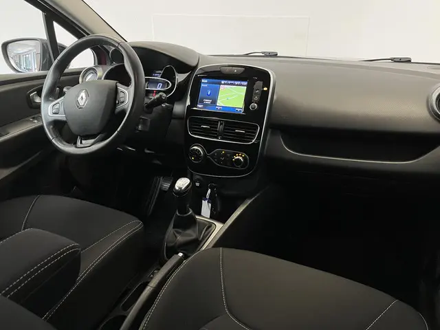Renault Clio Estate 0.9 TCe Limited 2017 Benzine 15