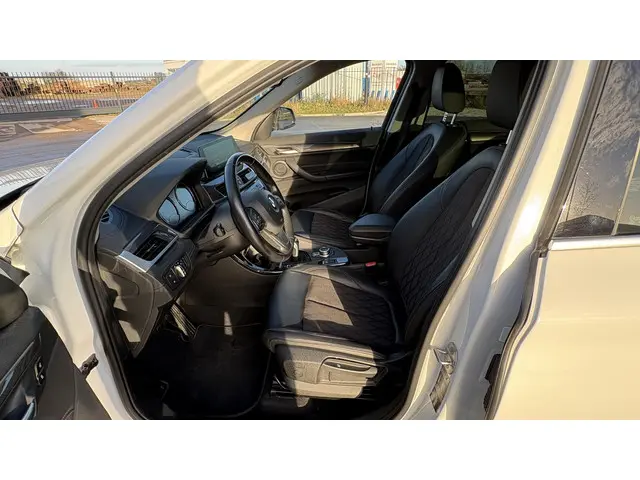 BMW X1 sDrive20i High Executive 2019 Benzine 11