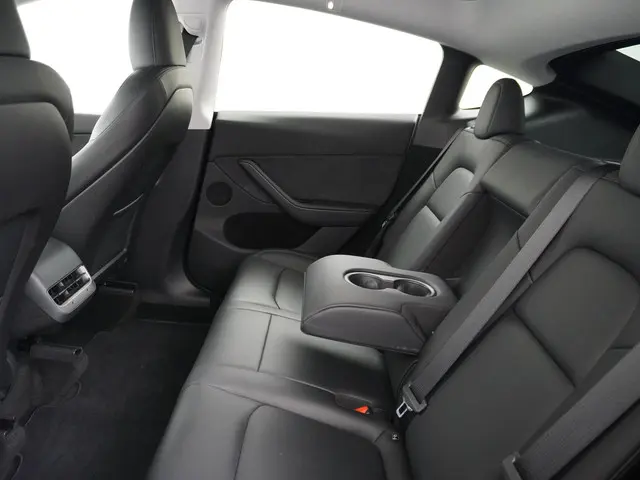 Tesla Model Y Performance AWD 75 kWh 2022 Elektrisch 23
