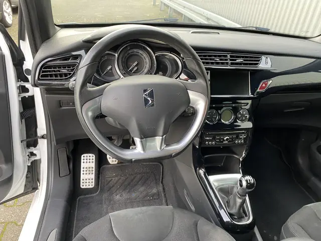 Citroën DS3 1.2 VTi So Chic 2014 Benzine 4