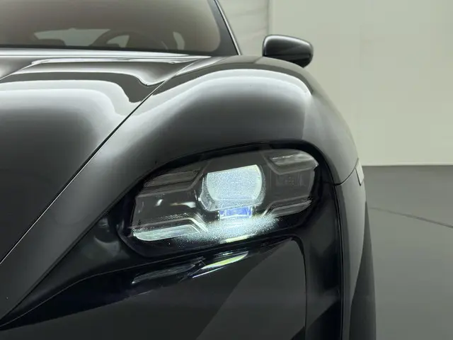 Porsche Taycan Performance 84 kWh 2021 Elektrisch 14