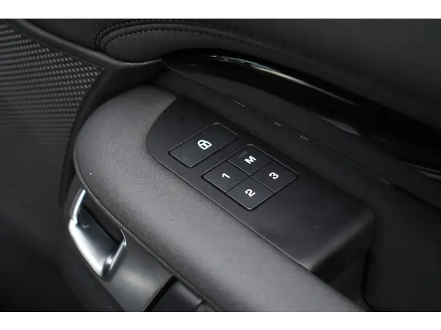 Land Rover Discovery 3.0 D300 HSE 2021 Diesel 18