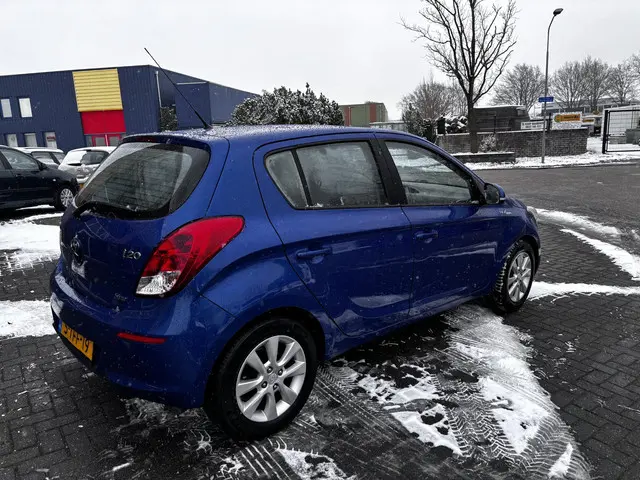 Hyundai i20 1.2i i-Deal 2014 Benzine 5