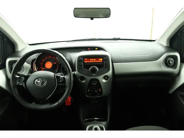 Toyota Aygo 1.0 VVT-i x-play 2014 Benzine 4