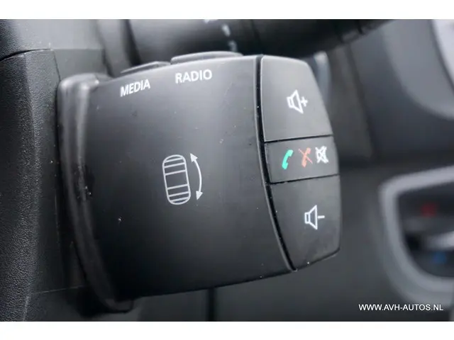 Renault Scénic 1.2 TCe Expression 2012 Benzine 18
