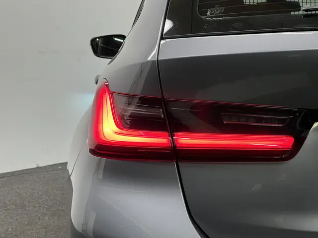 BMW 3 Serie Touring 318i 2023 Benzine 10