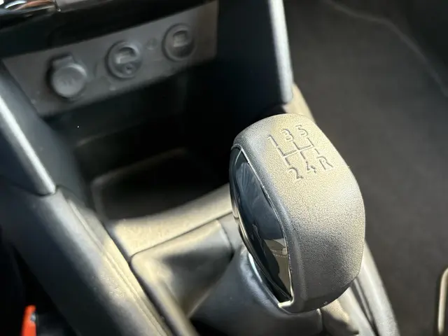 Peugeot 208 1.2 VTi Envy 2013 Benzine 18