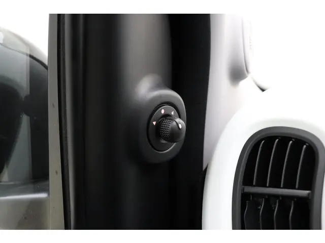 Fiat Panda 1.0 Hybrid Pandina 2025 Benzine 27