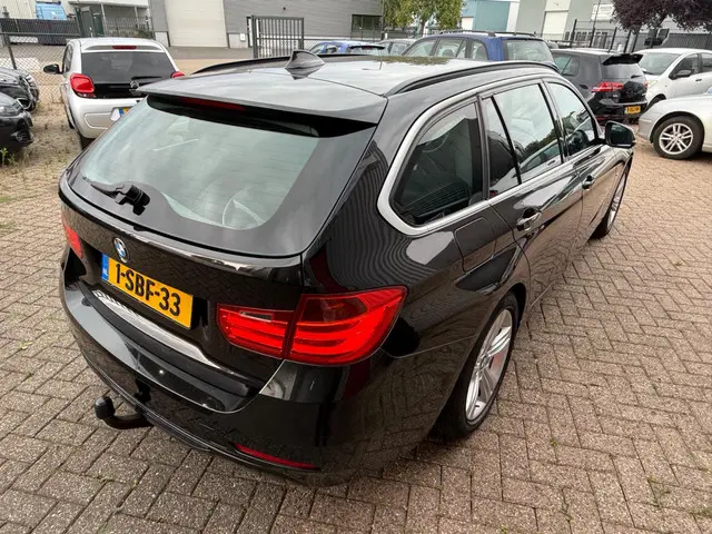 BMW 3 Serie Touring 316i Executive 2013 Benzine 4