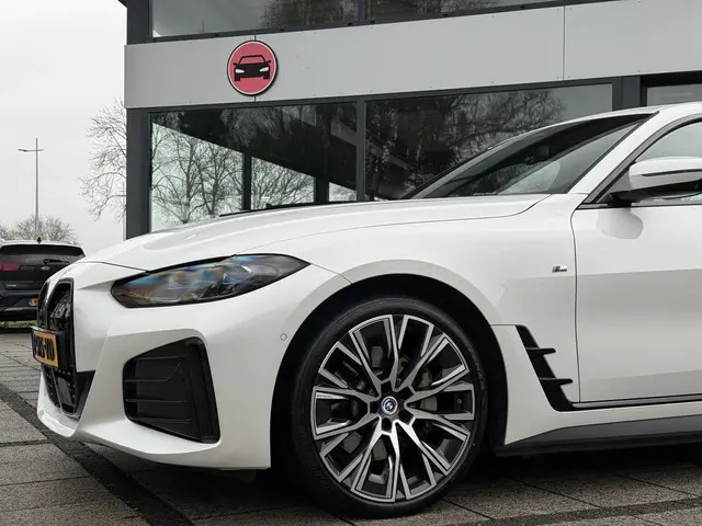 BMW i4 eDrive40 Aut. M-Sport 84kwh 2022 Elektrisch 26