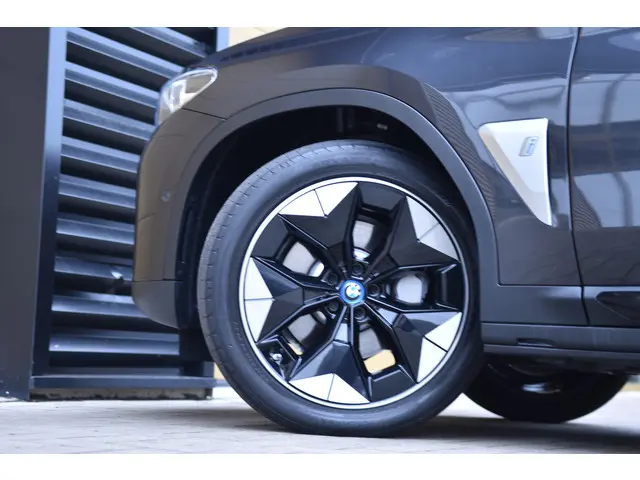 BMW iX3 High Executive 80 kWh 2021 Elektrisch 40