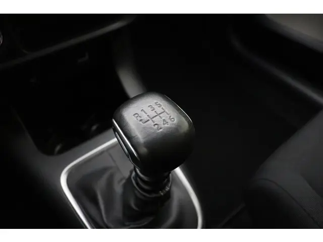 Citroën C3 1.2 PureTech Shine 2021 Benzine 27