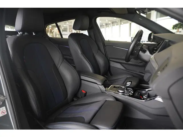 BMW 1 Serie 5-deurs 120i 2022 Benzine 8